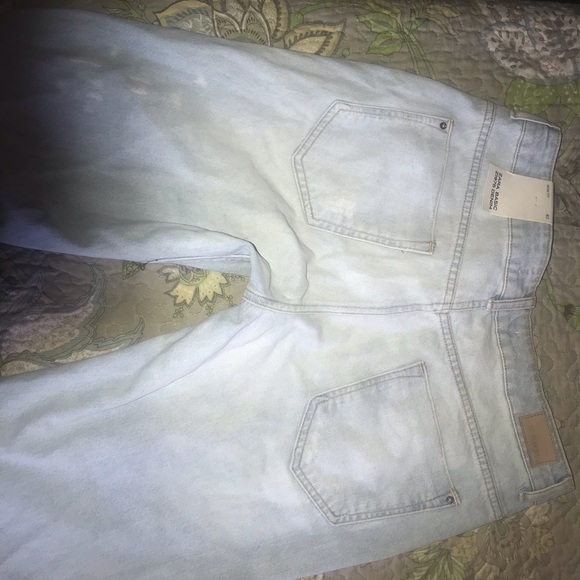 SOLD🦋 Zara Embroidered Mom Fit Jeans Size 8 - Picture 5 of 9